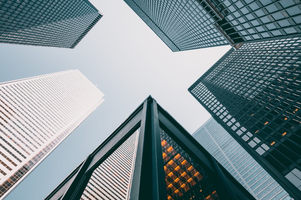 Tours de bureaux vues en contre-plongée